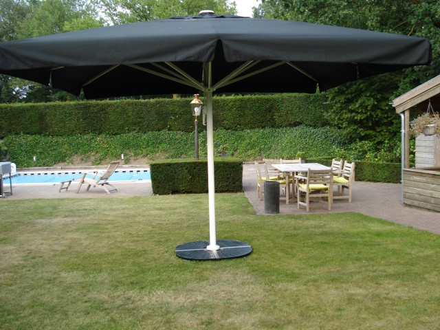 fabriek monteren Schildknaap Parasol vierkant 4x4m zwart - Partyverhuur GoossensPartyverhuur Goossens