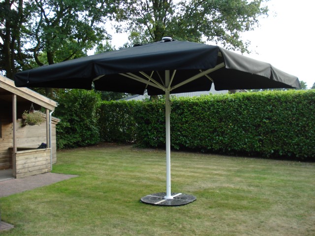 fabriek monteren Schildknaap Parasol vierkant 4x4m zwart - Partyverhuur GoossensPartyverhuur Goossens