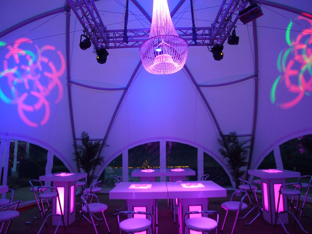 tanker poort Besparing Movinghead, Megadome tent, Partyverhuur Goossens, Bluiloft, Huwelijk, Ronde  tent, Crossover tent, Hexadome tent, Partytent, Feesttent, Evenementen,  Verlichting - Partyverhuur GoossensPartyverhuur Goossens